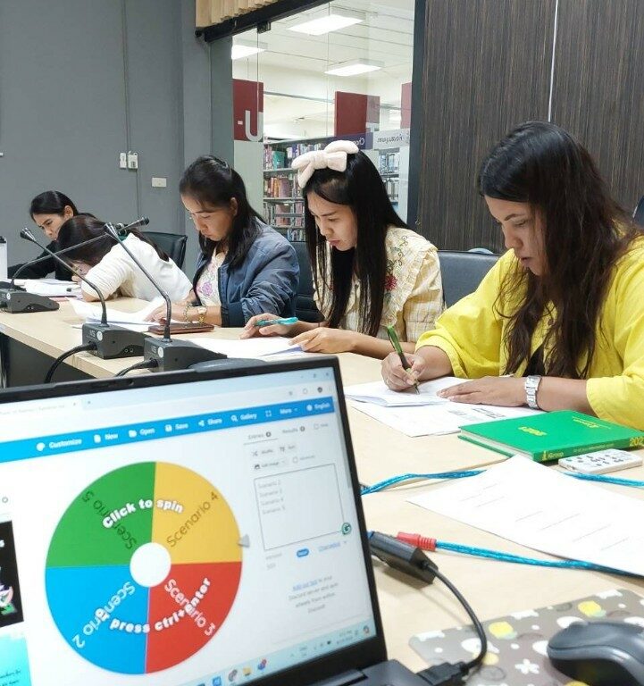 LINE_ALBUM_english Library staff_250401_2