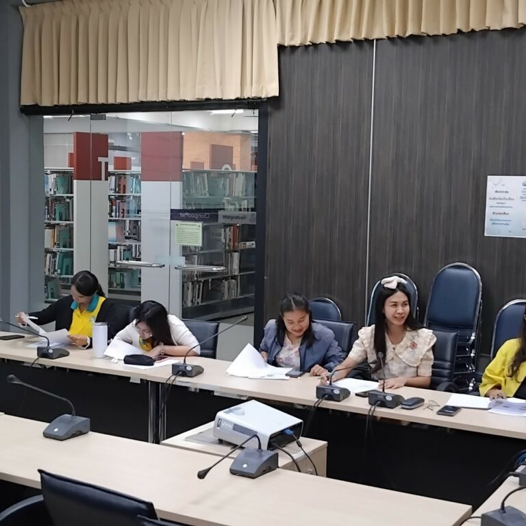 LINE_ALBUM_english Library staff_250401_5