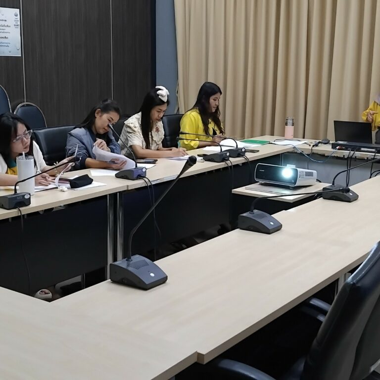 LINE_ALBUM_english Library staff_250401_6