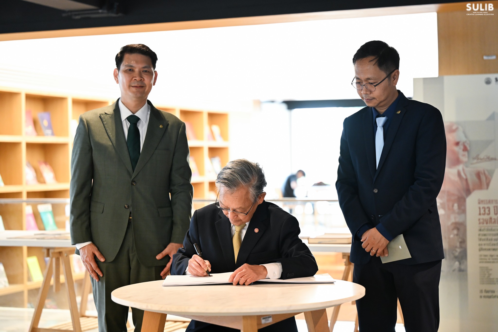 เปิดนิทรรศการ 133 ปี รอยศิลป์ ร้อยศิษย์ 15