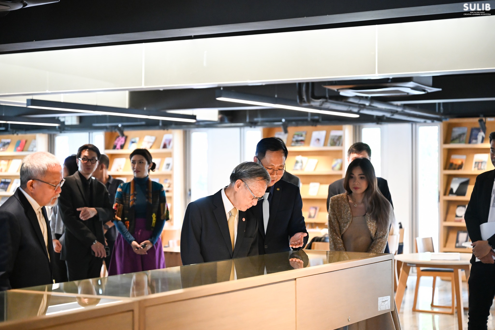 เปิดนิทรรศการ 133 ปี รอยศิลป์ ร้อยศิษย์ 12